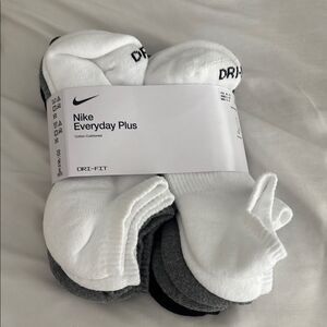 Nike Everyday Plus Socks - White and Gray